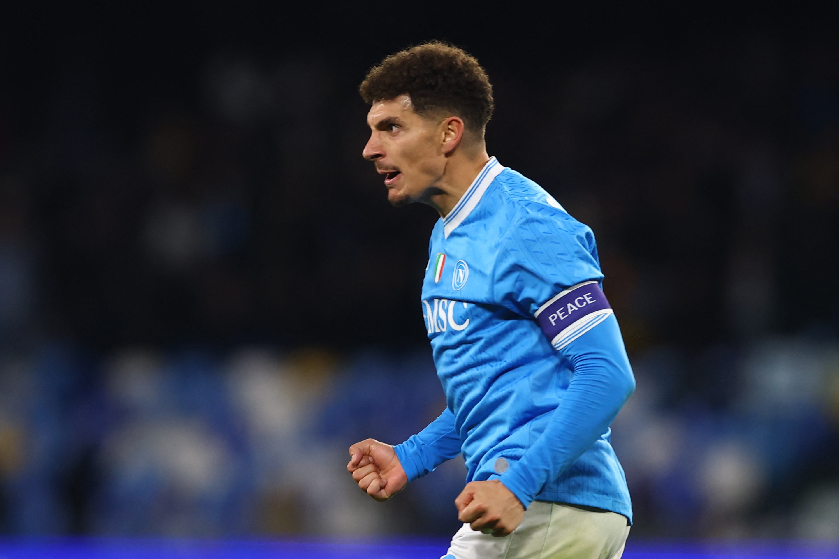 龙赛罗喷裁判：在拉波尔塔即将当选主席的同一天巴萨两次获得点球